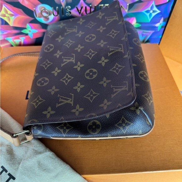 Authentic Louis Vuitton Monogram Musette Tango Crossbody Bag - Picture 3 of 8